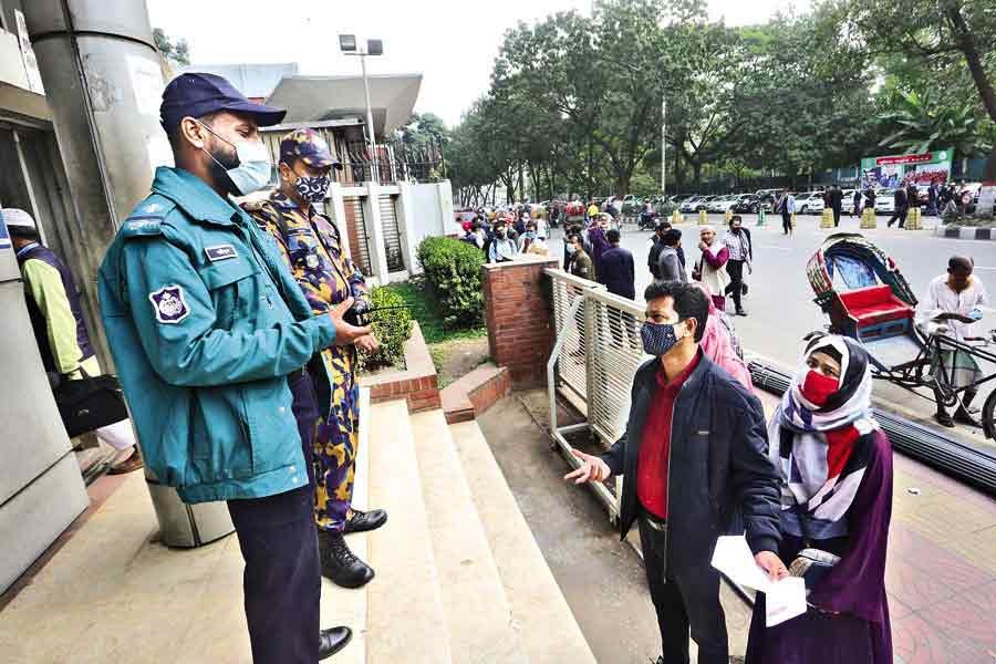 Police bar these visitors from entering the Secretariat on Monday as the government enforced a ban on visitors' entry there for an indefinite period against the backdrop of a surge in Covid-19 cases. —FE photo by KAZ Sumon