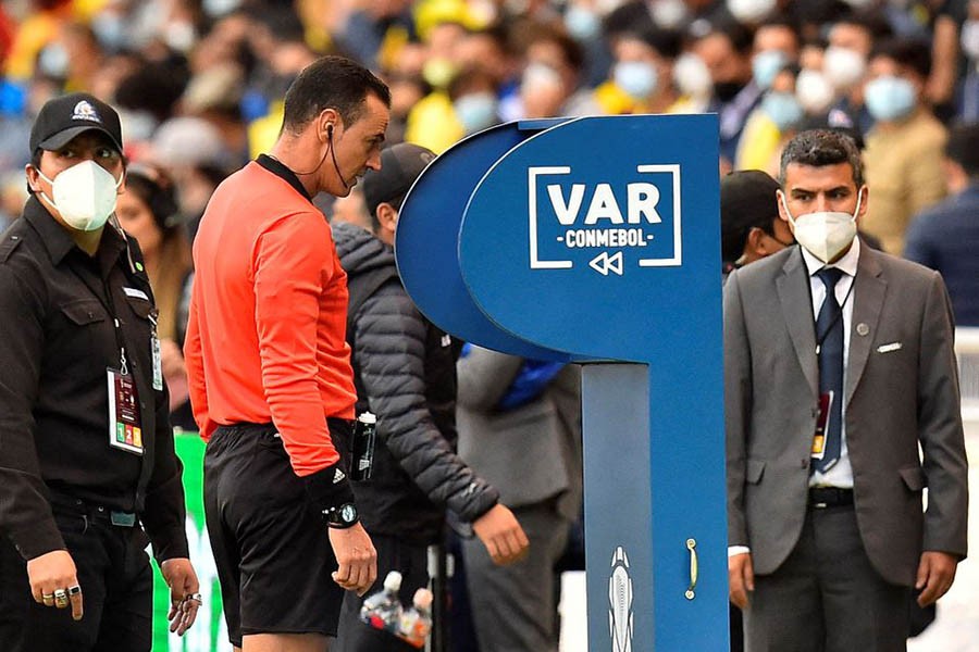 Soccer Football - World Cup - South American Qualifiers - Ecuador v Brazil - Estadio Rodrigo Paz Delgado, Quito, Ecuador - January 27, 2022 Referee Wilmar Roldan refers to VAR Pool via Reuters/Rodrigo Buendia