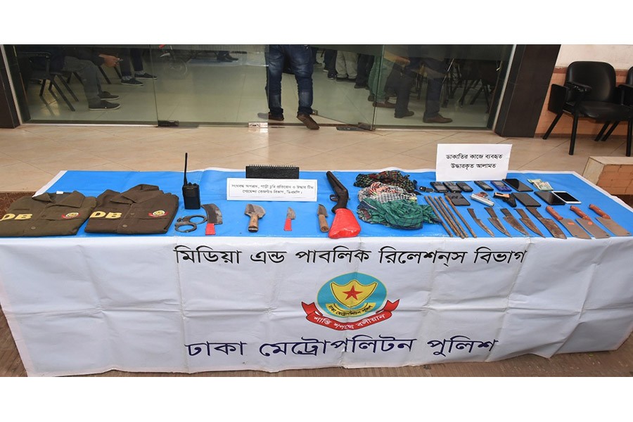 Detective police arrest eight robbers in city’s Mohammadpur