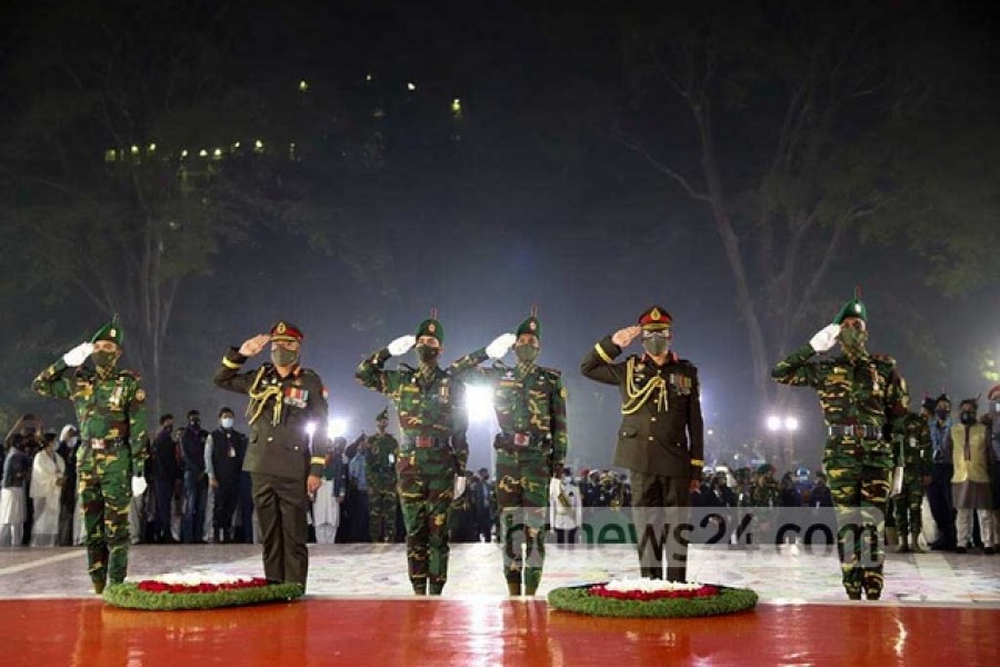 Maj Gen SM Salahuddin Islam, military secretary to President Md Abdul Hamid, and Maj Gen Naquib Ahmed Chowdhury, military secretary to Prime Minister Sheikh Hasina, place wreaths at the Central Shaheed Minar in Dhaka on behalf of the head of state and government, respectively, in the first hours of Martyrs Day on Sunday, Feb 21, 2022.