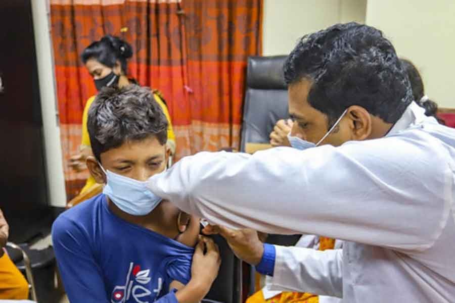 A health worker administering a dose of the coronavirus vaccine to a child at the local city corporation councillor’s office in Dhaka’s West Agargaon during a countrywide mass inoculation drive to immunise 10 million people on Saturday –bdnews24.com file photo