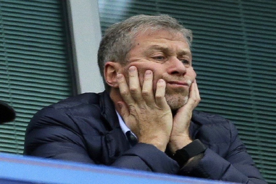 English Premier League disqualifies Abramovich from running Chelsea