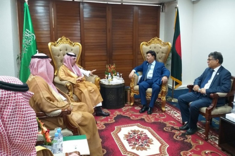 Bangladesh Foreign Minister AK Abdul Momen speaks with his visiting Saudi Arabian counterpart Prince Faisal bin Farhan Al Saud at Dhaka’s Pan Pacific Sonargaon Hotel on Wednesday, Mar 16, 2022. Photo: Bangladesh Ministry of Foreign Affairs