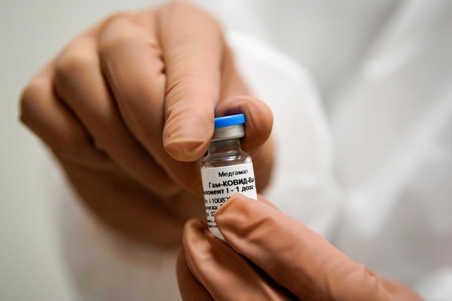 A nurse prepares Russia's "Sputnik-V" vaccine against the coronavirus disease (Covid-19) for inoculation at a clinic in Tver, Russia on October 12, 2020 — Reuters/Files