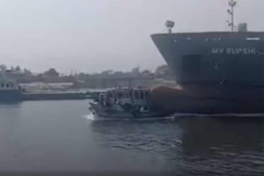 Witness says freight ship did not slow down after smashing into launch