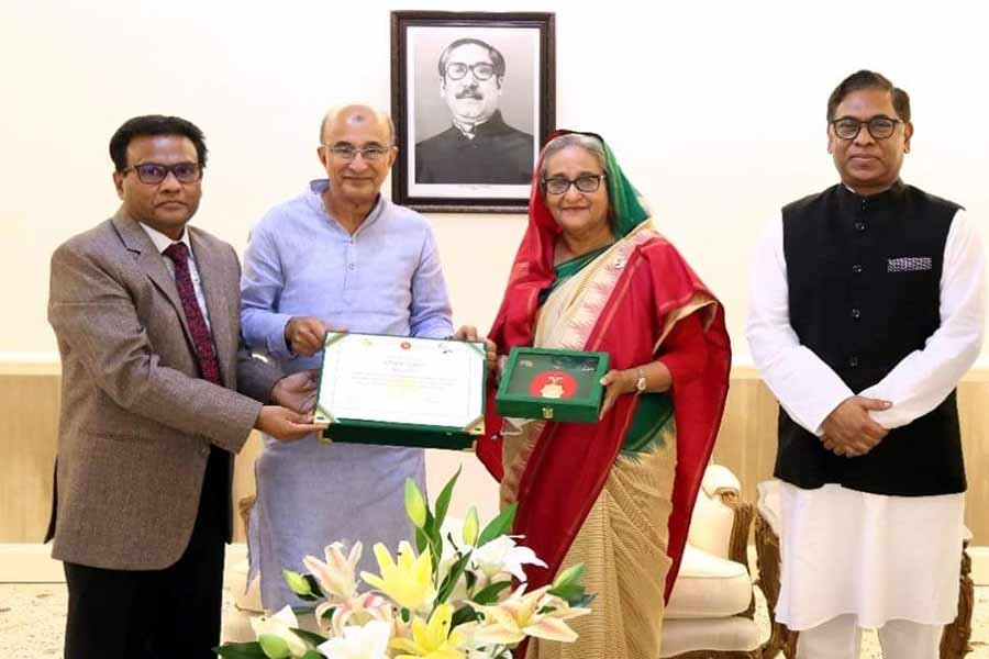 Power Division hands over Independence Award to PM