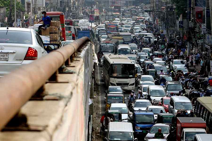 Public sufferings mount as vehicles get stuck in traffic jam both on the flyover and the road. The picture was taken from the city's Shantinagar area on April 4 this year —FE file photo