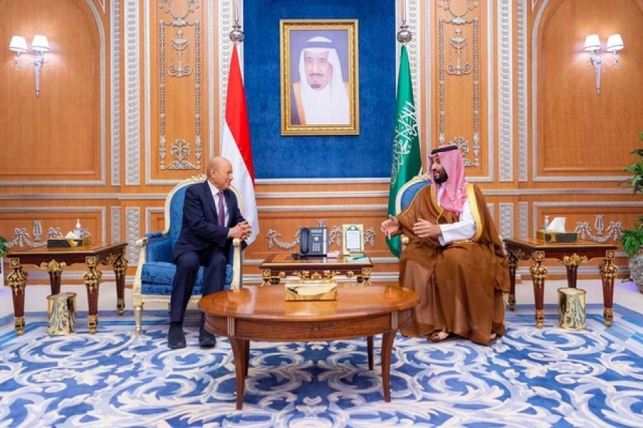 Saudi Crown Prince Mohammed bin Salman receives Rashad al-Alimi, Chairman of the Yemeni Presidential Leadership Council in Riyadh, Saudi Arabia Apr 7,2022. Bandar Algaloud/Courtesy of Saudi Royal Court/ REUTERS