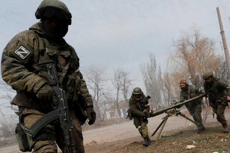 Service members of pro-Russian troops carry an anti-tank grenade launcher during fighting in Ukraine-Russia conflict in the besieged southern port city of Mariupol, Ukraine March 31, 2022. Reuters