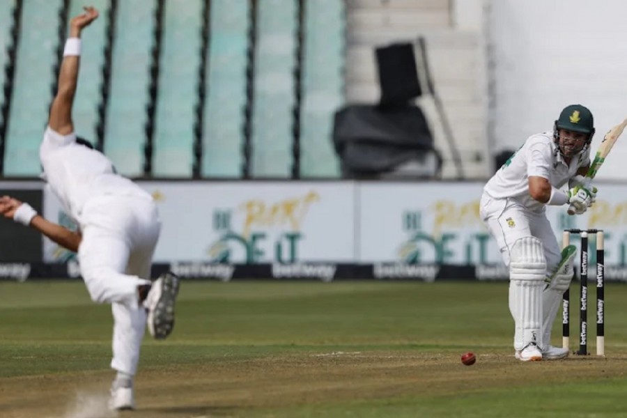 South Africa 199-3 vs Bangladesh after Elgar, Petersen 50s