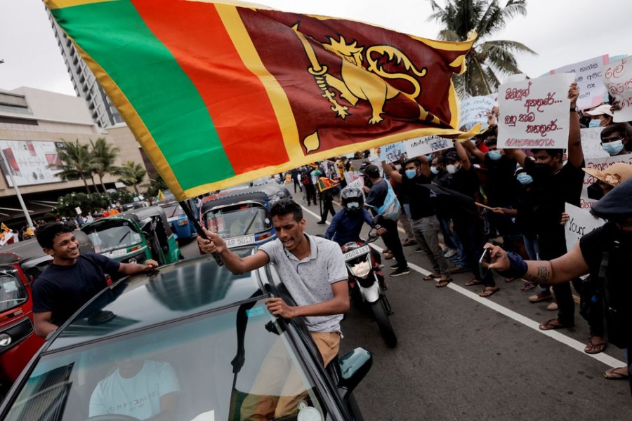 Protestors shouts slogans against Sri Lanka President Gotabaya Rajapaksa near the Presidential Secretariat, amid the country's economic crisis in Colombo, Sri Lanka, April 9, 2022. REUTERS/Dinuka Liyanawatte