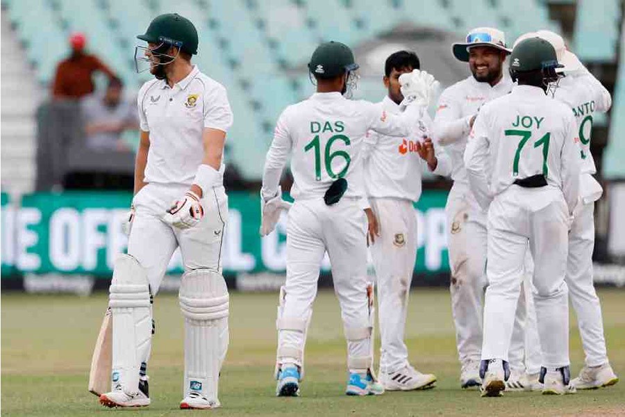 South Africa lead Bangladesh by 320 runs in second Test