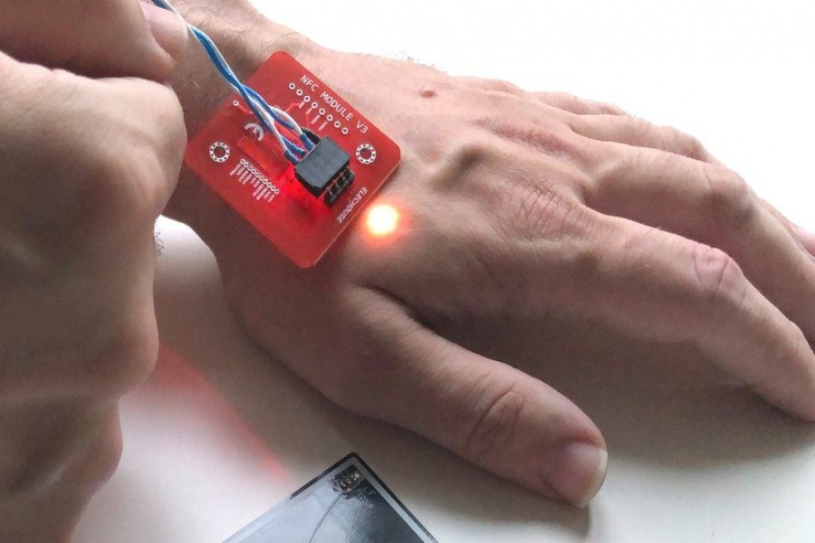 Pay your bills by microchip implanted in your hand 