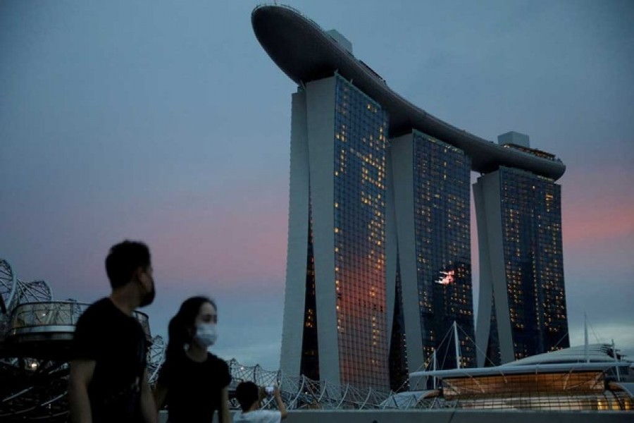 People wearing face masks pass the Marina Bay Sands hotel during the coronavirus disease (COVID-19) outbreak, in Singapore October 28, 2021 — Reuters/Files