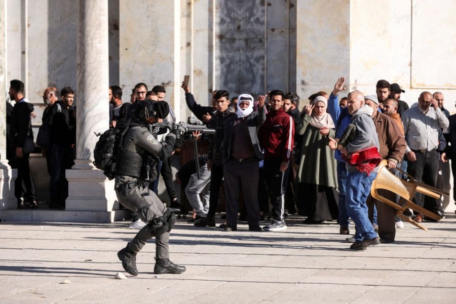 An Israeli security forces member moves in position during clashes with Palestinian protestors at the compound that houses Al-Aqsa Mosque, known to Muslims as Noble Sanctuary and to Jews as Temple Mount, in Jerusalem's Old City April 15, 2022. REUTERS/Ammar Awad