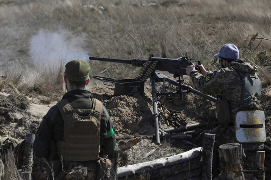 Members of the Ukrainian Territorial Defence Forces attend military drills, as Russia?s attack on Ukraine continues, in Kyiv Region, Ukraine April 15, 2022. REUTERS/Stringer