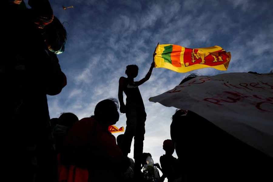 Loyalists of Sri Lanka’s prime minister back street protests