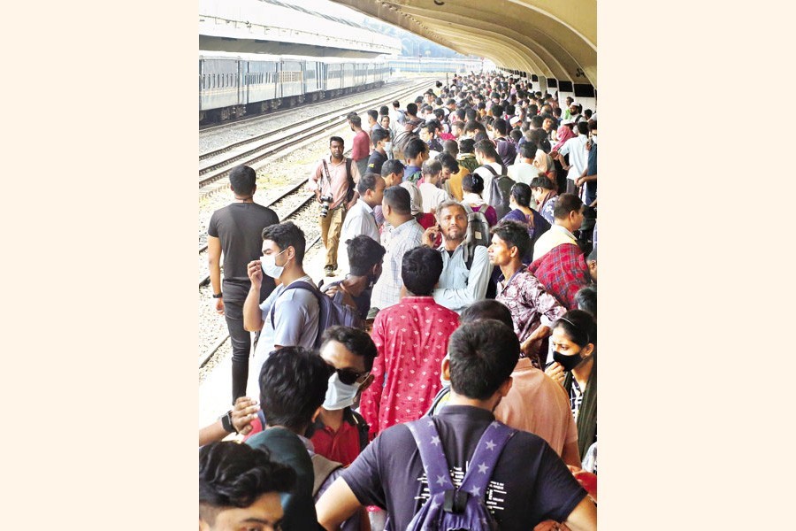 People in their thousands are waiting for their respective trains to arrive at Kamalapur Railway Station in Dhaka on Wednesday. With the Eid-ul-Fitr just around the corner, people have started leaving the capital for their homes to celebrate the festival with their dear ones — FE photo by KAZ Sumon