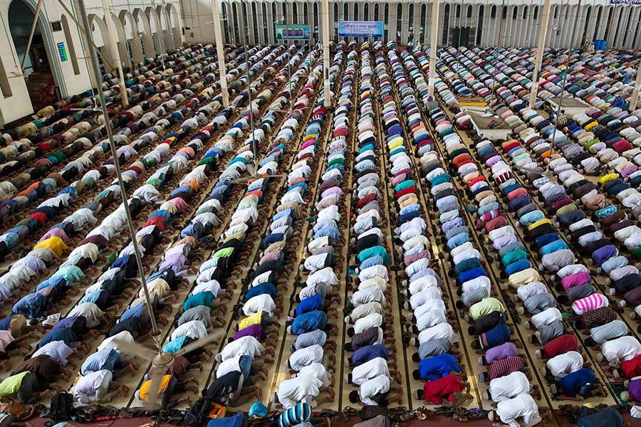 Muslim devotees observing Shab-e-Qadr