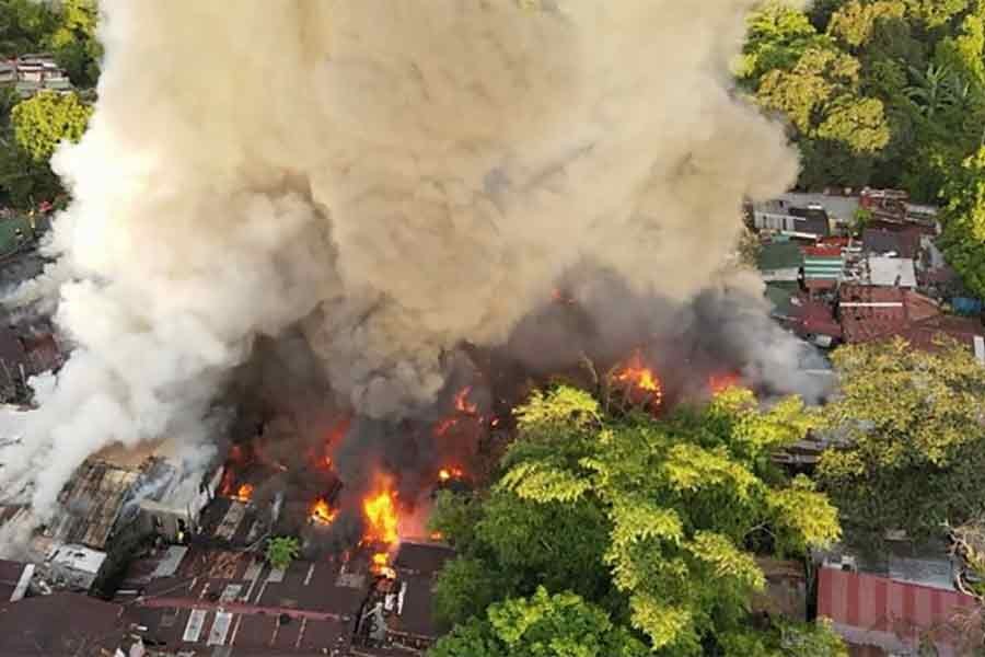 Philippines fire kills eight, including children