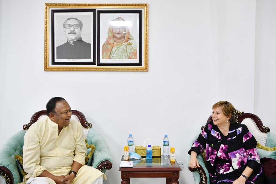 Canadian High Commissioner Lilly Nicholls meeting Commerce Minister Tipu Munshi at the ministry on Wednesday –PID Photo