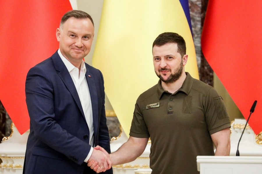 Poland's President Andrzej Duda shakes hands with Ukraine's President Volodymyr Zelenskiy during a joint news conference, amid Russia's invasion, in Kyiv, Ukraine May 22, 2022. REUTERS/Viacheslav Ratynskyi