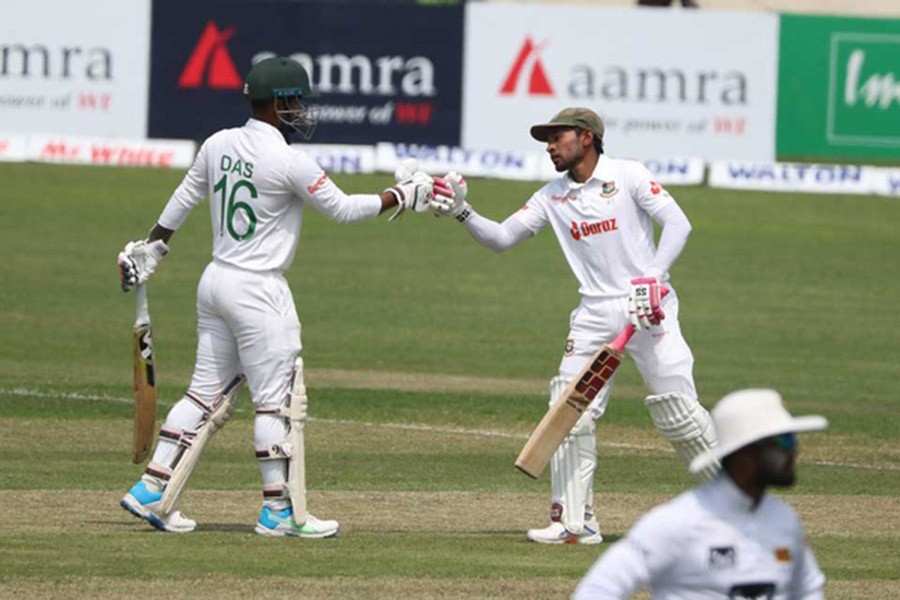 Litton, Mushfiqur stand tall as Bangladesh closes day at 277/5