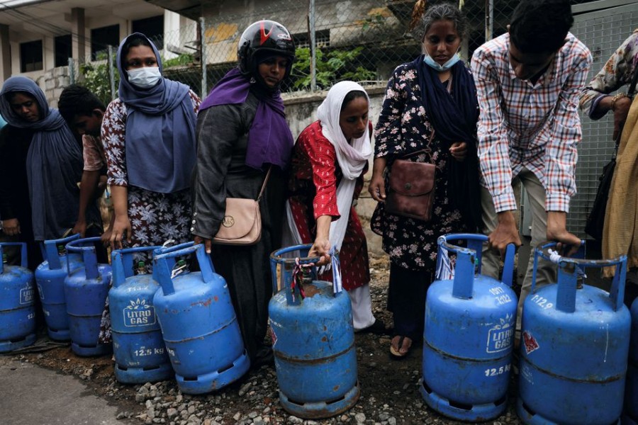 People wait in a line to buy domestic gas tanks near a distributor, amid the country's economic crisis, in Colombo, Sri Lanka, May 24, 2022. REUTERS/Dinuka Liyanawatte