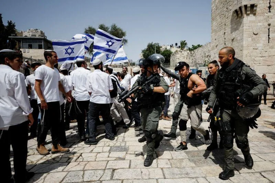 Israeli Border police detain a Palestinian man during clashes near Damascus gate to Jerusalem's Old City on May 29, 2022 — Reuters photo