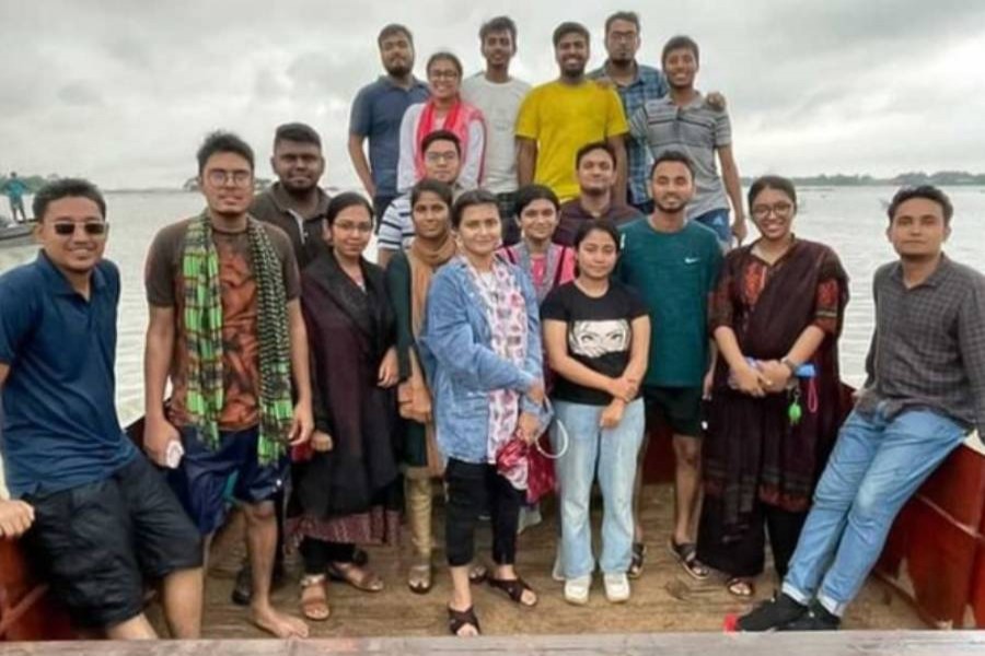 21 DU students stuck in flood in Sunamganj 