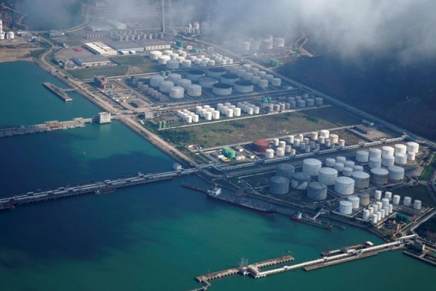 Oil and gas tanks are seen at an oil warehouse at a port in Zhuhai, China Oct 22, 2018. Reuters