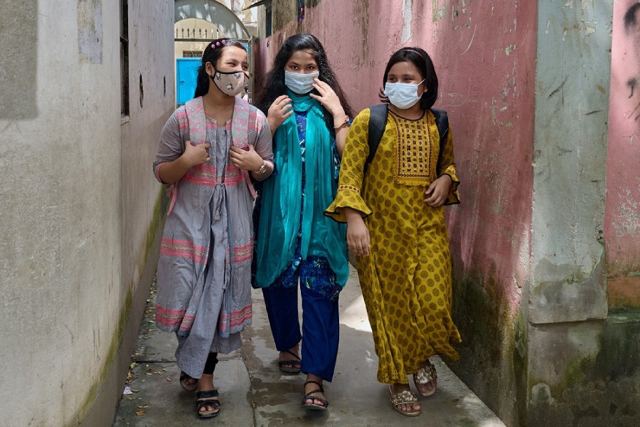 Students on their way to school in Dhaka, Bangladesh - Photo courtesy: UNICEF/Bashir Ahmed Sujan