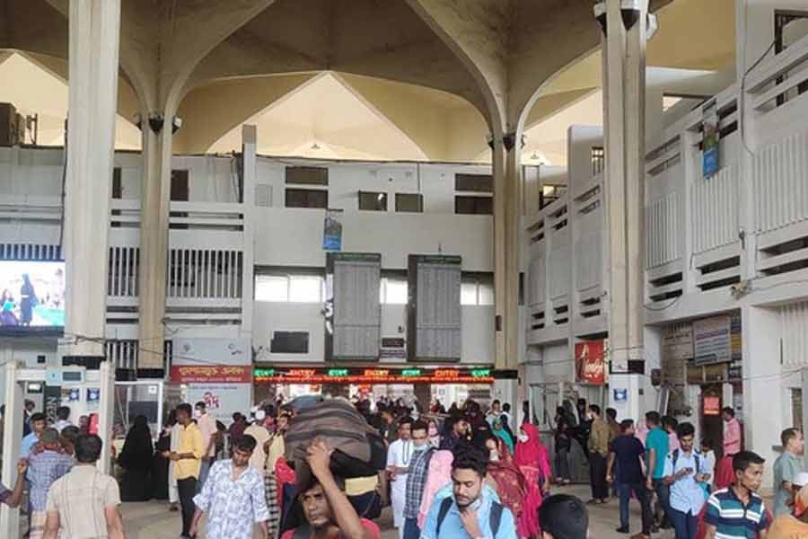 Railway travellers enjoy comfortable return after Eid holidays