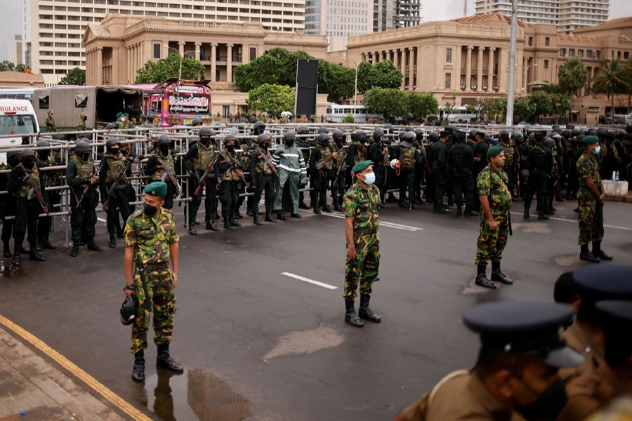 Security personnel stand guard next to a barricade near the Presidential Secretariat after a raid on an anti-government protest camp early on Friday, amid the country's economic crisis, in Colombo, Sri Lanka on July 22, 2022 — Reuters photo