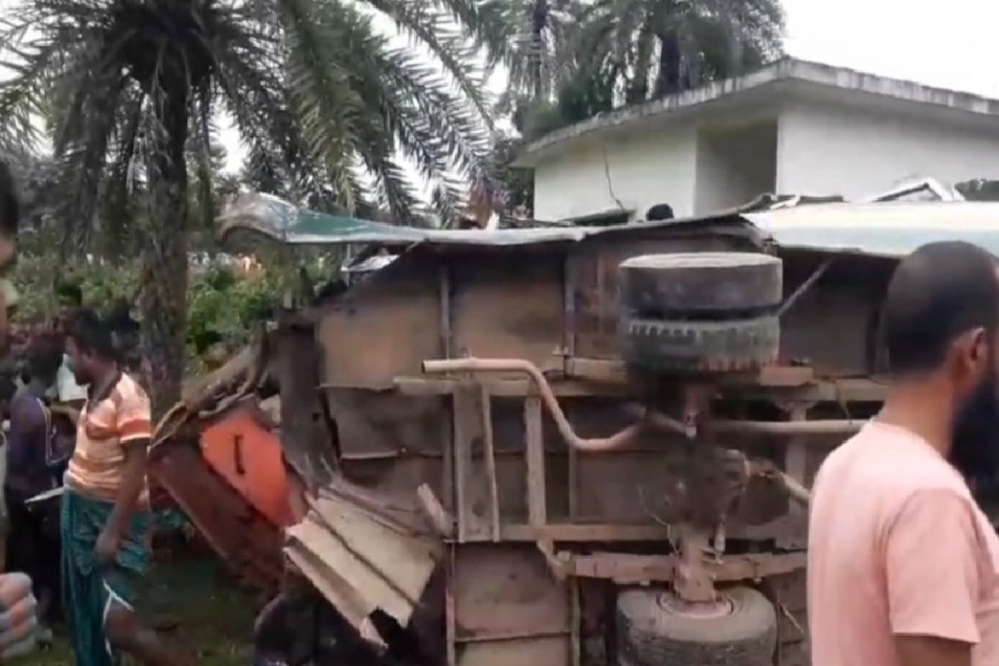 Two crushed under train in Gazipur