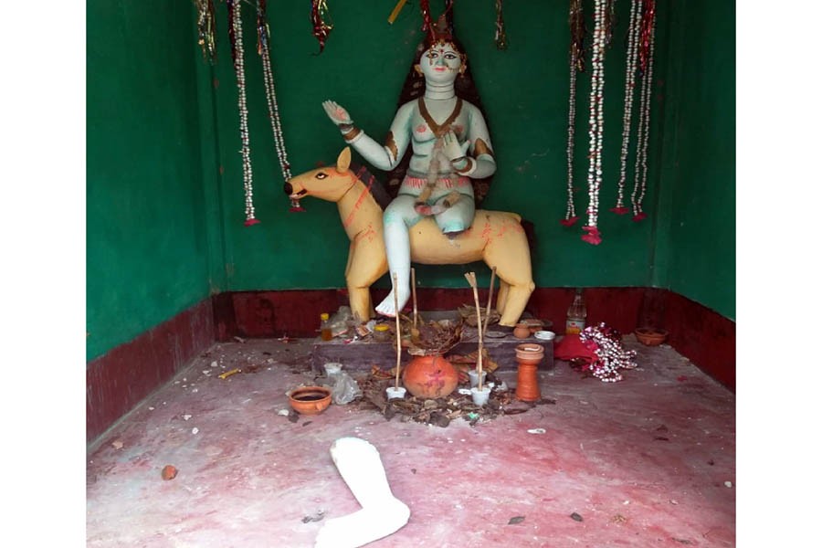 Four arrested for vandalising idol at Pirojpur temple