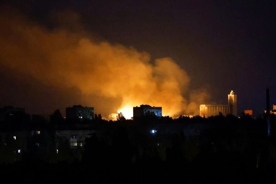 Smoke rises after the shelling of a brewery during Ukraine-Russia conflict in the city of Donetsk, Ukraine August 10, 2022. REUTERS/Alexander Ermochenko