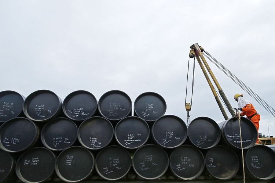 Government seeks ways to buy oil from Russia