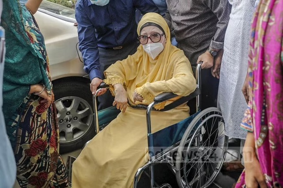 BNP Chairperson Khaleda Zia arrives at Evercare Hospital in Dhaka’s Bashundhara for a medical check-up on Wednesday, Apr 6, 2022.