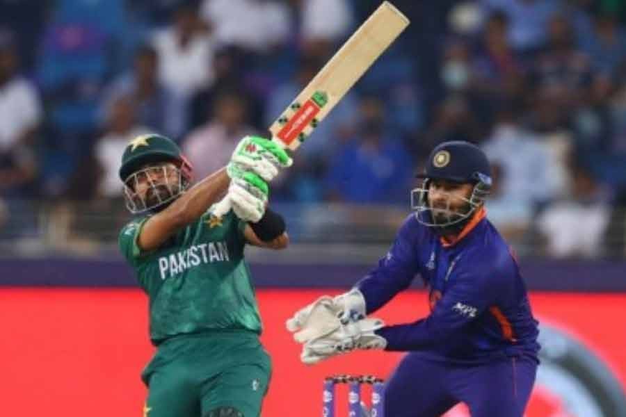 India wrap up Pakistan for 147 in Asia Cup clash