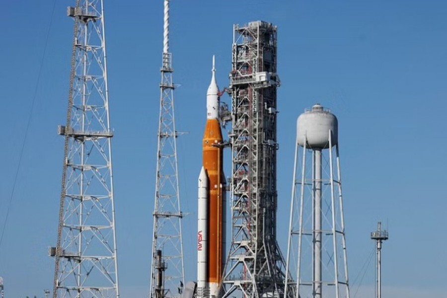 NASA’s next-generation moon rocket, the Space Launch System (SLS) rocket with its Orion crew capsule perched on top, as it stands on launchpad 39B in preparation for the unmanned Artemis 1 mission at Cape Canaveral, Florida, US, Aug 27, 2022. REUTERS/Joe Skipper