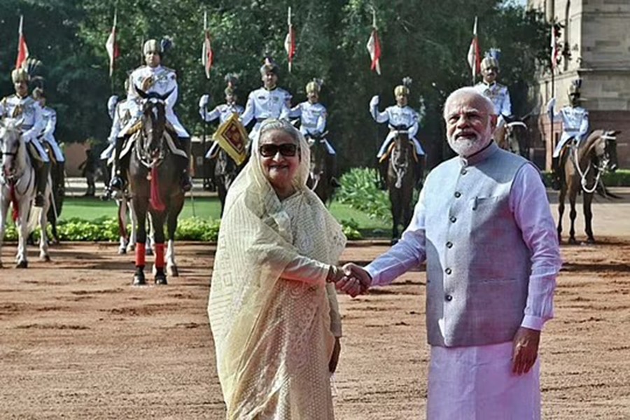 Indian Prime Minister Narendra Modi receives his Bangladesh counterpart Sheikh Hasina at Rashtrapati Bhavan. Photo: Arindam Bagchi/Twitter