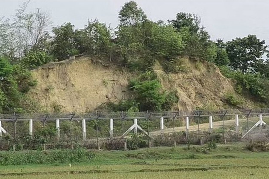 Fighting in Rakhine frightens residents along Bangladesh border