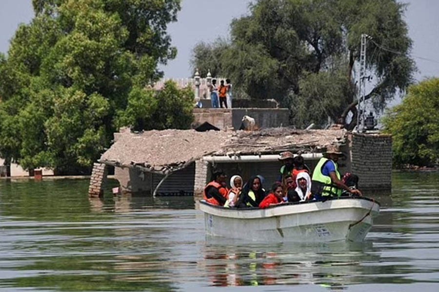 Death toll in Pakistan floods nears 1,500