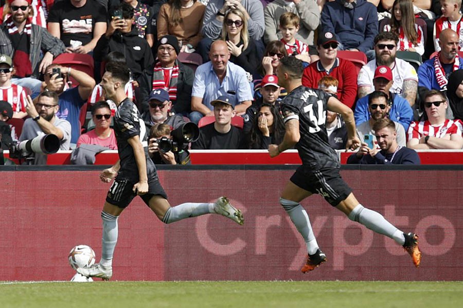 Arsenal beat Brentford 3-0 to go top of Premier League again