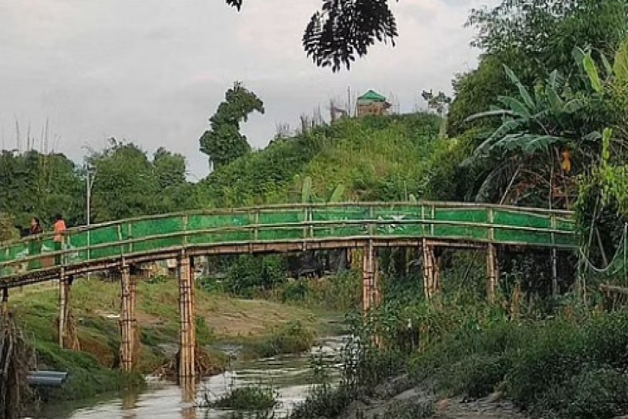 Rohingya in no-man's land seek UN protection