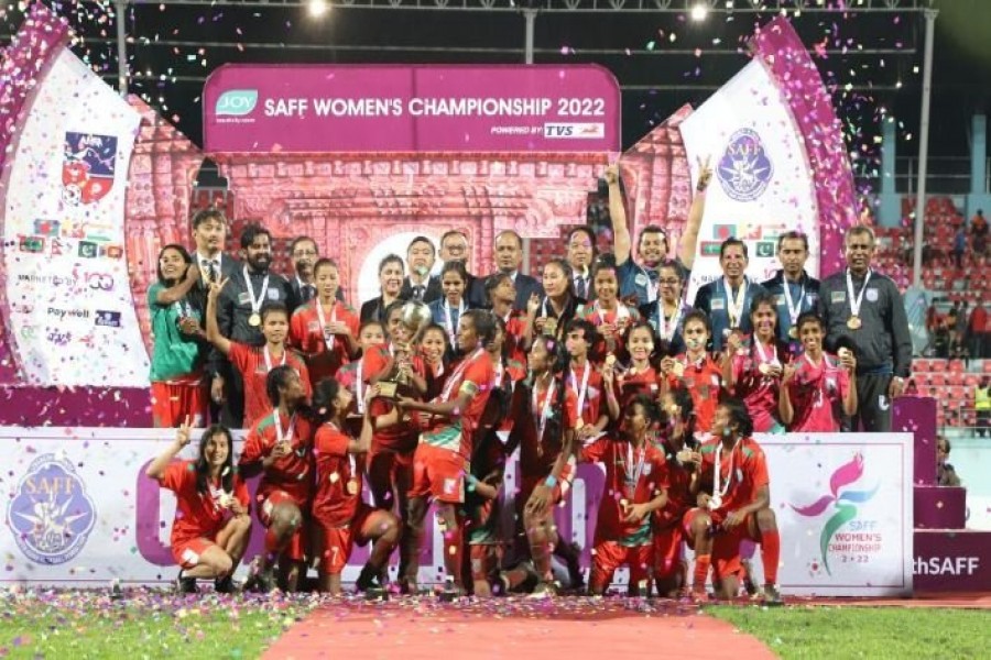 PM announces prize money for women footballers