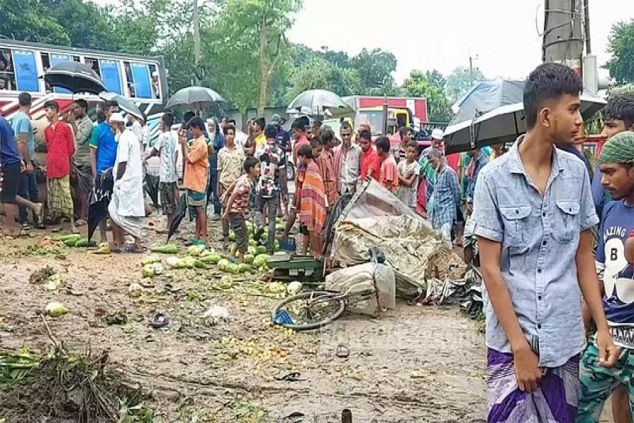 4 die as truck crashes into market in Narsingdi