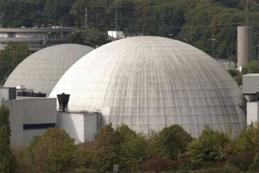 The nuclear power plant of Neckarwestheim along the Neckar river pictured amid the energy crisis caused by Russia's invasion of Ukraine, in Neckarwestheim, Germany, Sept 13, 2022. REUTERS/Timm Reichert/File Photo