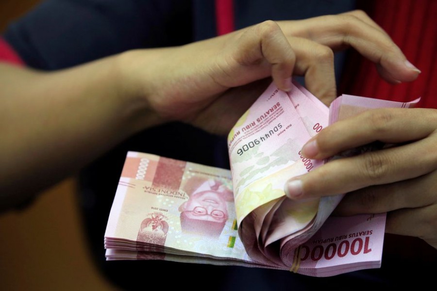 An employee counts Indonesian rupiah banknotes at a currency exchange office in Jakarta, Indonesia on October 23, 2018 — Reuters/Files